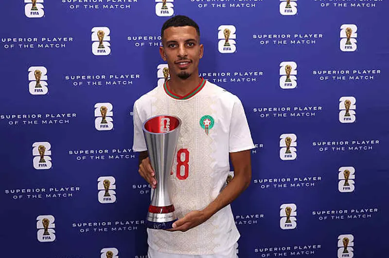 بعد تألقه مع المغرب بكأس العالم.. أياكس يدخل في مفاوضات لضم أوناحي